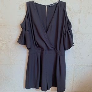 ZARA COLD SHOULDER Flutter Sleeve Short Romper BLK